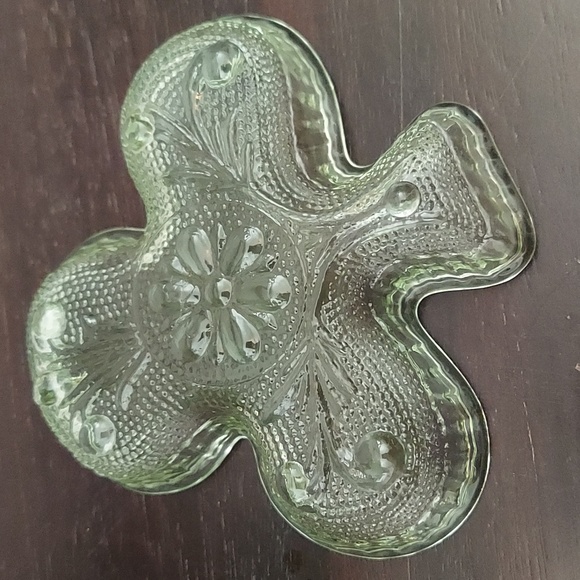 Vintage Tiara Indiana Sandwich Glass Chantilly Green Clover Trinket Dish Ashtray - Picture 2 of 4
